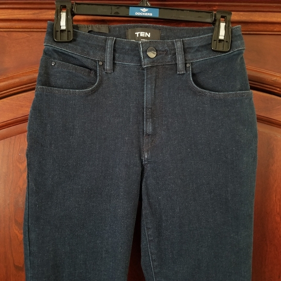 NWT Aritzia Ten Motive Dark Wash High Rise Flare Jeans Size 25T - Picture 14 of 15